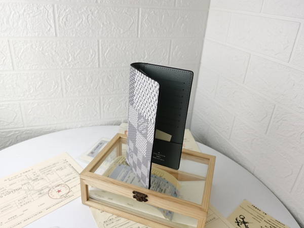 LVコピーウォレット背面デザイン